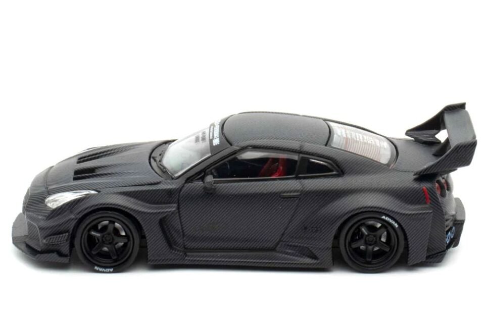 Inno 1/64 NISSAN GT-R (R35) LBWK SUPER SILHOUETTE 35GT-RR Full